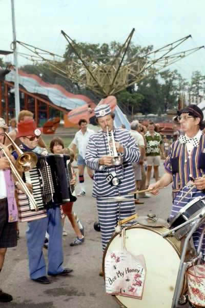 Edgewater Park - Old Family Pics (newer photo)